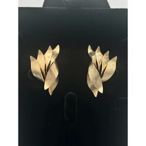 Vintage Gold-Toned Leaf Clip-On Earrings | Retro Statement Jewelry